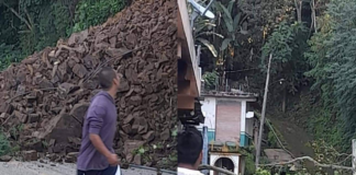 Derrumbe afecta paso en Santiago la Galera, Loxicha