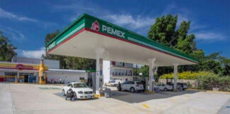 Denuncian a gasolinera de Símbolos Patrios por cobrar litros demás