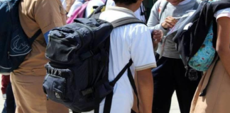Médicos del IMSS Oaxaca recomiendan comprar la mochila adecuada para evitar problemas de espalda