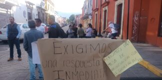 Padres de la escuela Primaria Abraham Castellanos intensifican bloqueos para denunciar fraude