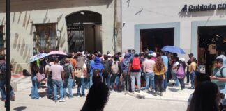 Se movilizan profesores de educación física para demandar pagos