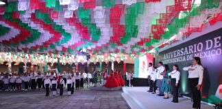 Conmemoran en el DIF Oaxaca el 214 aniversario de la Independencia de México