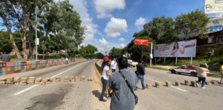 Vecinos bloquean Monumento a la Madre, rechazan nueva obra