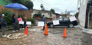 Vecinos del Barrio de Xochimilco bloquean calles para exigir atención de Soapa