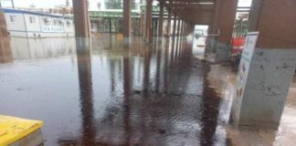 Lluvia provoca derrame de residuos al interior de la refinería de Salina Cruz