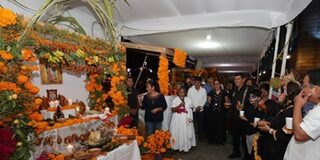 Presentan la cosmovisión de la muerte en 17 altares de los pueblos originarios de Oaxaca