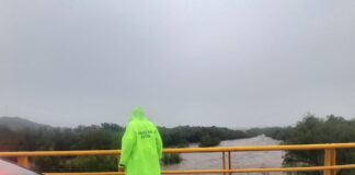 Reportan derrumbes en la Carretera Federal 190; se recomienda manejar con precaución