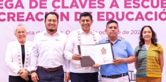 Gobierno de Oaxaca entrega 40 claves escolares para garantizar educación de calidad