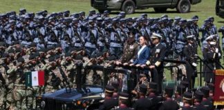 Claudia Sheinbaum Pardo recibe salutación de las fuerzas armadas como Presidenta de México y Comandante Suprema