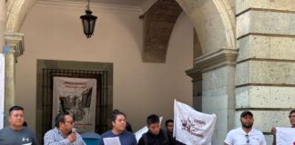 Protestan organizaciones en Palacio de Gobierno, piden mesa de diálogo