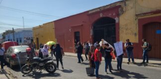 Con bloqueo, denuncian robo masivo en el Mercado de Artesanías