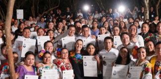 Presidenta Sheinbaum entrega 117 títulos profesionales a egresados de las universidades “Benito Juárez” en Yucatán