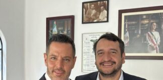 La política es el arte de tragar sapos sin hacer gestos