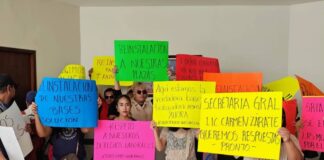 Demandan ex burócratas reinstalación inmediata a sus plazas