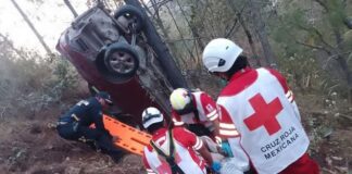 Otra volcadura en la super carretera de Mitla