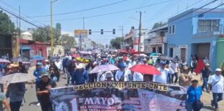 Sección 22 marcha en el Día del Trabajo para entregar su pliego petitorio
