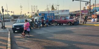 Radicalizan acciones en bloqueo en Tuxtepec: toman puente y amenazan con cerrar caseta