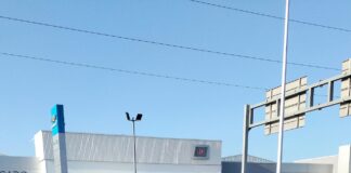 Con bloqueo vial cumplen tres días de protestas defraudados de Chevrolet