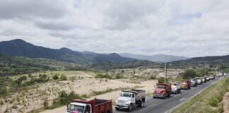 Continúan movilizados camioneros de la Mixteca; acusan falta de respuesta del gobierno estatal