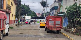 Bloqueo en Santa Lucía del Camino por incumplimiento de obras y falta de agua potable