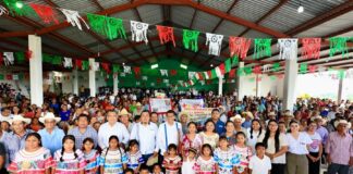 Llega Primavera Oaxaqueña a San José Independencia con canastas alimentarias y aparatos funcionales
