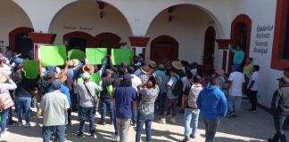 Autoridades comunitarias de San Francisco Telixtlahuaca toman el palacio municipal para denunciar abusos del ayuntamiento