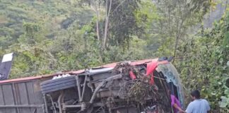 Tres personas fallecen en choque entre autobús de ADO y tráiler en la autopista Barranca Larga–Ventanilla