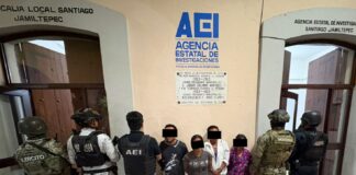 Fiscalía de Oaxaca, junto con DEFENSA, MARINA, GN y SSPC, realizan cateos en puntos de narcomenudeo en la Costa: detienen a cuatro, aseguran drogas, armas de fuego y dinero en efectivo