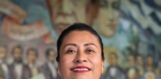 Directora del Cobao rechaza acusaciones de falsificación y niega venta ilegal de libros