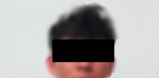 *Policía Municipal detiene a dos personas por el presunto delito de acoso sexual y violación a la intimidad* Oaxaca de Juárez, Oax., 25 de marzo de 2026.- Personal de la Secretaría de Seguridad Vecinal realizó la detención de dos personas como presuntas responsables de los delitos de acoso sexual y violación a la intimidad, en agravio de menores de edad. El primer caso tuvo lugar al interior de una tienda de autoservicio ubicada en la agencia Santa Rosa Panzacola, donde una adolescente de 16 años pidió ayuda al ser acosada por un sujeto, quien le insistía en que le diera sus generales y número telefónico para invitarla a salir. La mejor dijo que el sujeto le insistía para que le diera la información, al mismo tiempo que la siguió por varias áreas de la tienda, por lo cual otra persona que se percató de los hechos le recomendó que pidiera ayuda al personal de seguridad, quienes retuvieron al sujeto. A petición de la menor y su madre, procedieron a la detención de O. H. P., quien fue consignado a la autoridad ministerial como presunto responsable del delito de acoso sexual. Más tarde, en la agencia de Cinco Señores, realizaron la detención de F. R. M., quien fue señalado por alumnas y la directora de una escuela de nivel preparatoria, como quien momentos antes les había tomado fotografías y videos sin su consentimiento. A petición de la directora, los policías llegaron al lugar y sorprendieron al sujeto dentro de la institución, así como al parecer se encontraba en estado de ebriedad. El sujeto mostró su teléfono celular y confirmaron que efectivamente tenía fotos de las menores denunciantes, por lo cual procedieron a su detención. Como en el primer caso, el detenido quedó a disposición de la autoridad ministerial para determinar su situación jurídica.