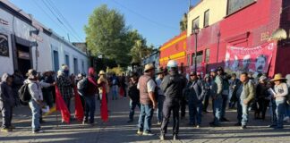 Manifestantes colapsan vialidades clave en la capital oaxaqueña