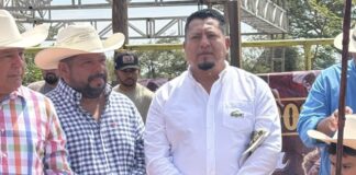 Marco Hernández, participa en la tradicional “toreada” de San Crispín en Ixtaltepec