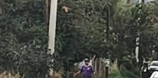 Denuncian vecinos descarga de aguas negras en la vía pública en Candiani