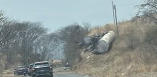 Vuelca pipa en la 200; conductor grave