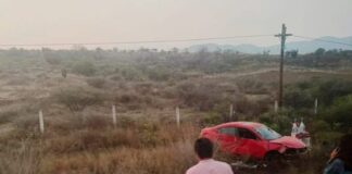 Domingo sangriento en carretera; muere mujer en volcadura en la carretera 175, en Ejutla