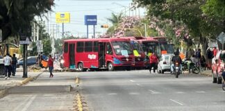 Siete días cerrada avenida Universidad; no ceden los manifestantes