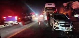 Derrame de combustible mantuvo cerrada más de ocho horas la carretera costera