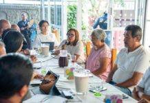 En territorio, Ray Chagoya atiende a vecinos y vecinas del barrio de Xochimilco