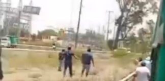 En Mitla liberan bloqueo tras confrontación; habitantes abren circulación entre tensión y versiones encontradas