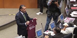 Pleito en Senado por playera de apoyo a Rocha Moya
