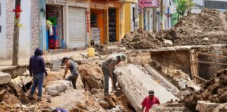 Lluvias agravan daños por obras de drenaje en San Martín Mexicapam