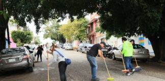 Vecinas y vecinos de la colonia Unión y Progreso se unen en tequio para mejorar su entorno